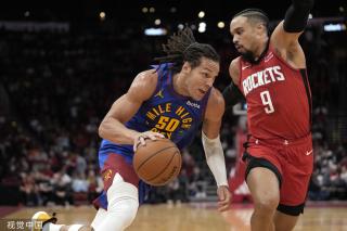 们争相捕捉 们争相捕捉